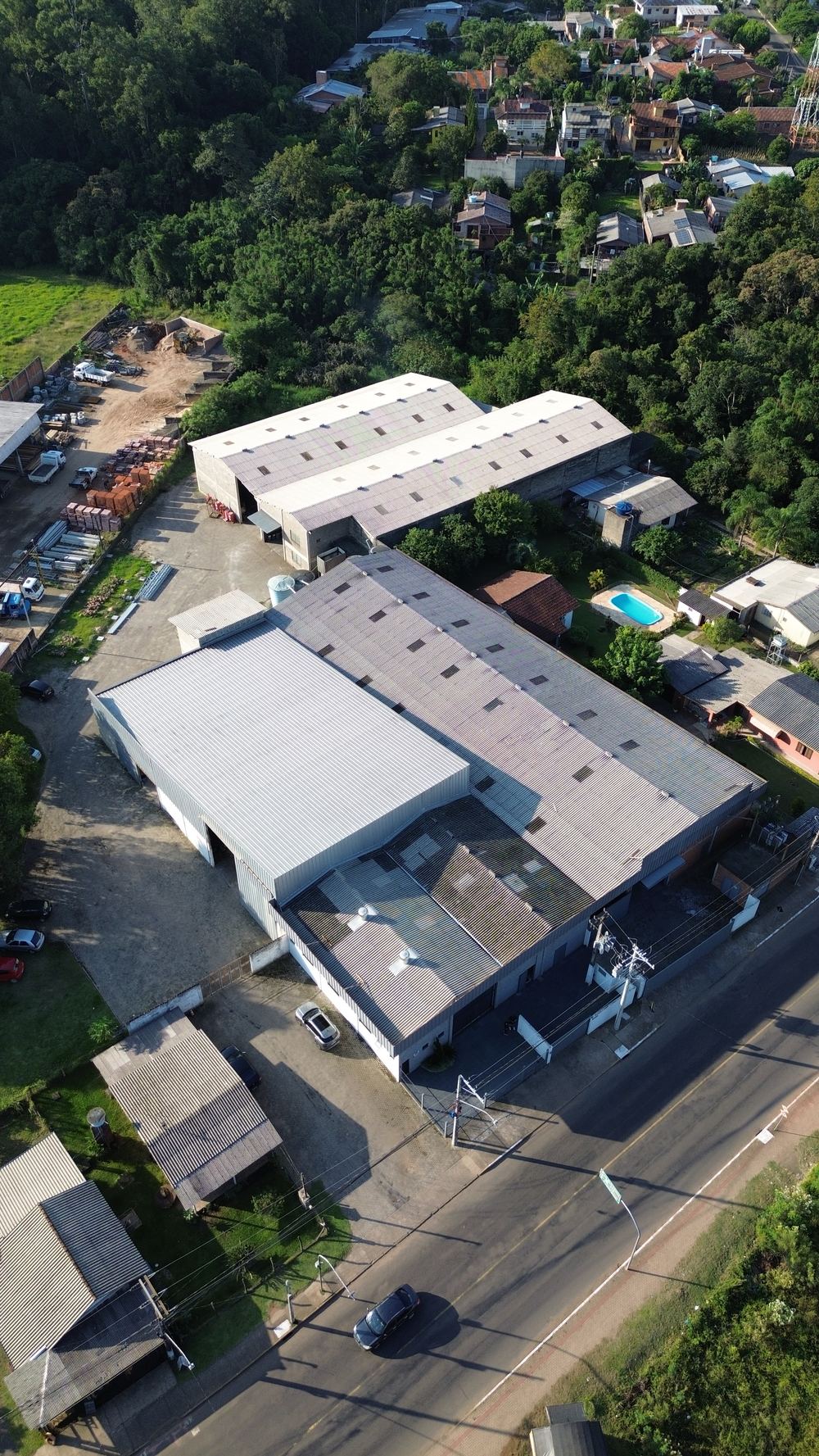 Vista aérea da fábrica Prosekon em Lomba Grande, Novo Hamburgo/RS — 8.800 m² de parque industrial